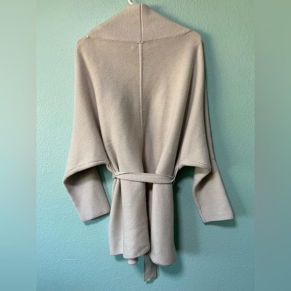 MM Lafleur Women's Cardigan in Cream - Picture 6 of 12
